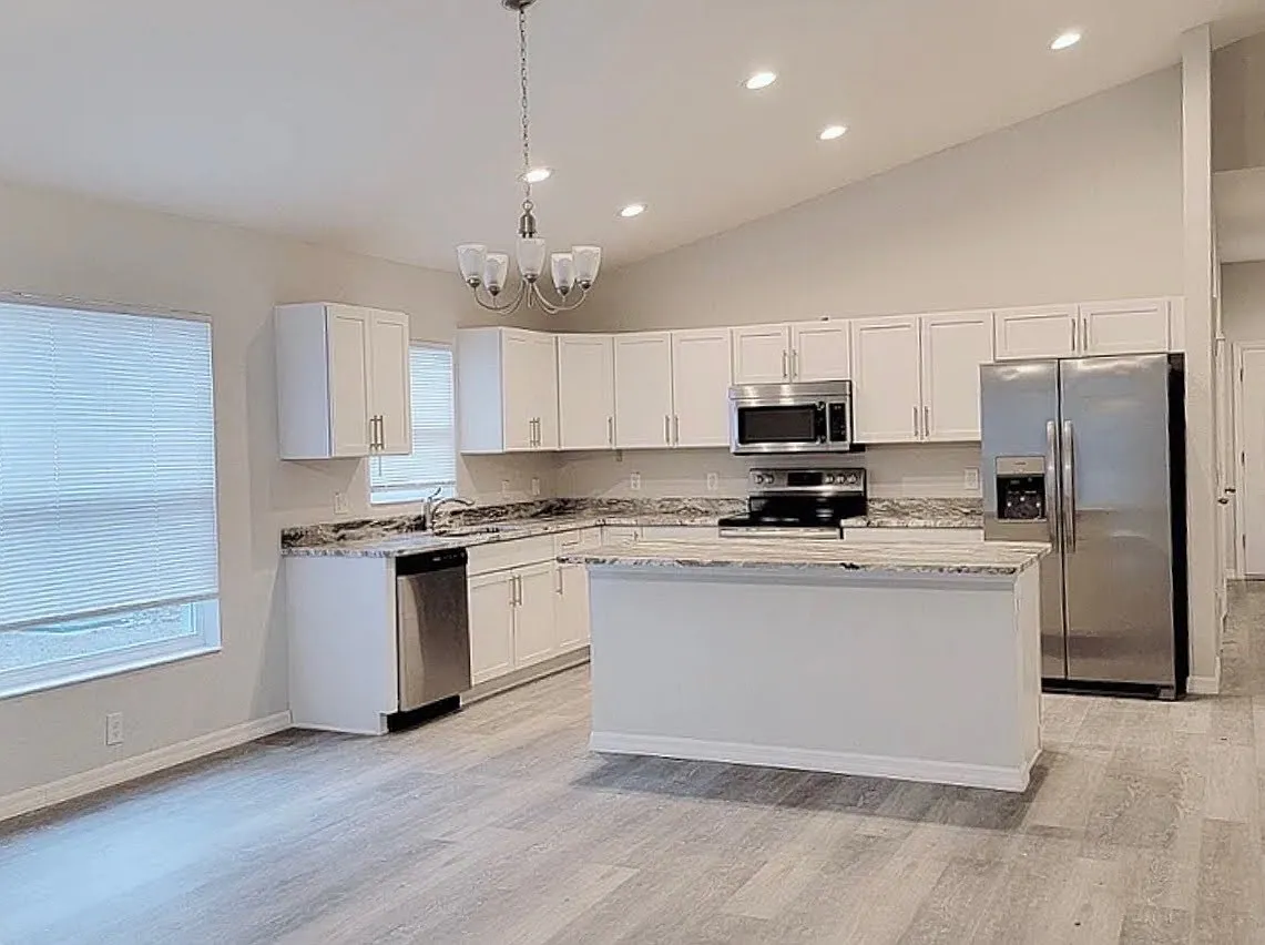 3 bed, 1351 sqft, $1,680 — Photo 2