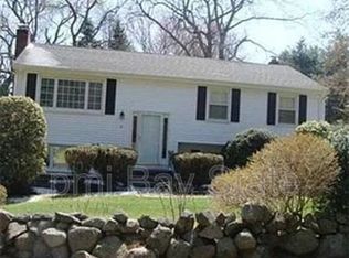 2 Ellis St, Medway, MA 02053
