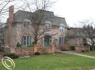 27 Rose Terrace St, Grosse Pointe Farms, MI 48236
