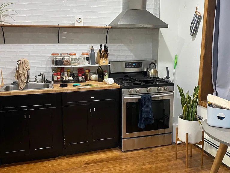 72 N Pearl St #1B — Photo 9