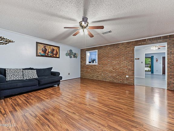 5th image of 536 N Forest Dr