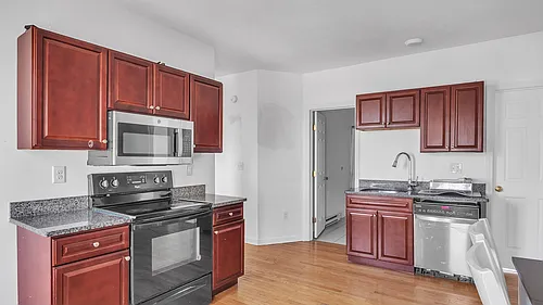 1442 Main St #1 Photo 1