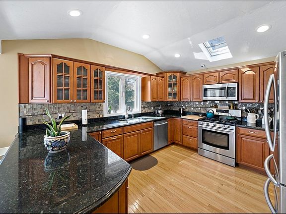 2nd image of 3 Alden Ave E