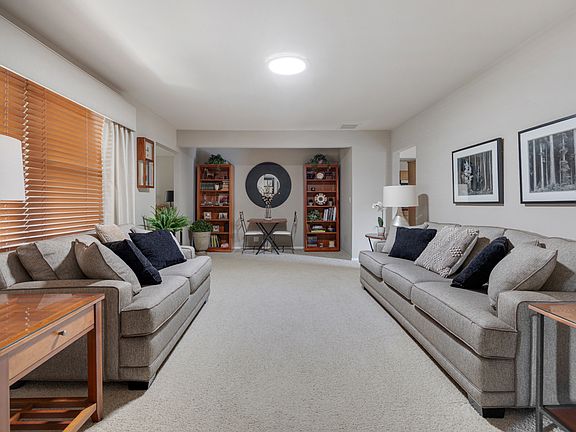 4th image of 569 Northampton Cir