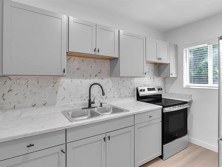 401 SW 25th Ave — Photo 9