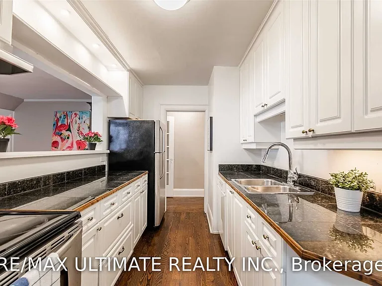 470 Oriole Pkwy #4 — Photo 18