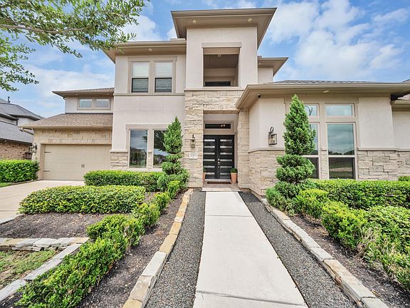 2nd image of 10611 Sawmill Park Cir