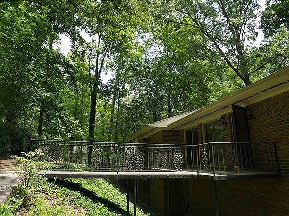 4th image of 730 Lakeshore Dr