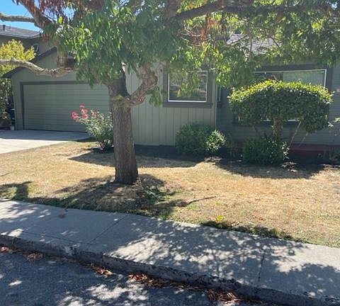 4th image of 717 1/2 Sunset Dr