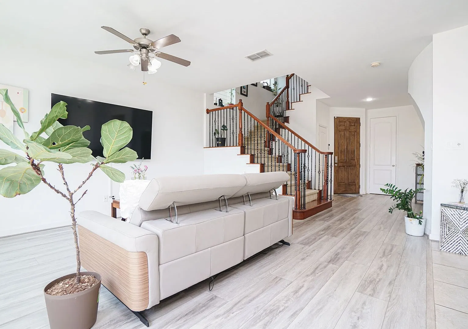 4-bedroom, 2.5-bath — Photo 4