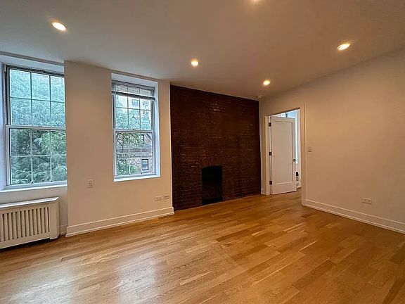 4th image of 1057 Lexington Ave #5E