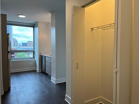 3rd image of 233 N Canal St #2208