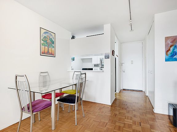 3rd image of 215 W 95th St APT 14A