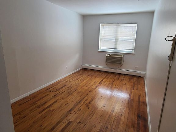 3rd image of 4359 161st St Floor 1
