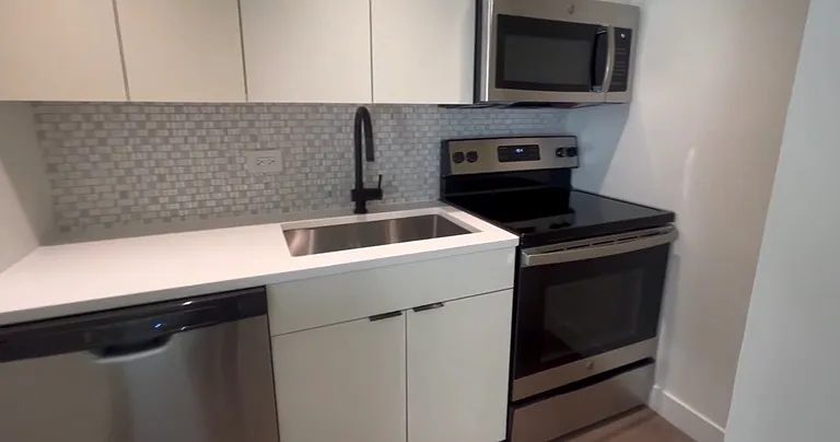 14 W Chestnut St — Photo 3
