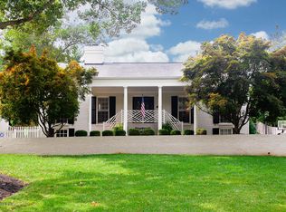 520 Country Ln, Rolling Fields, KY 40207