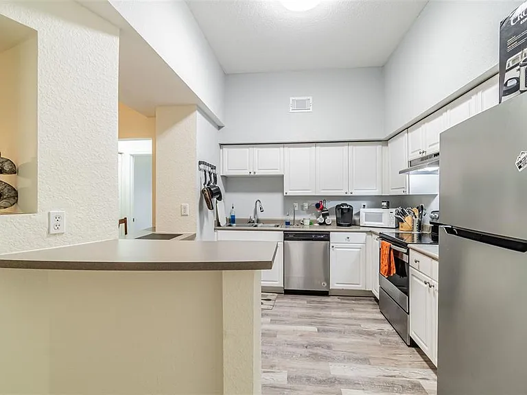 402 S Armenia Ave #116 — Photo 5