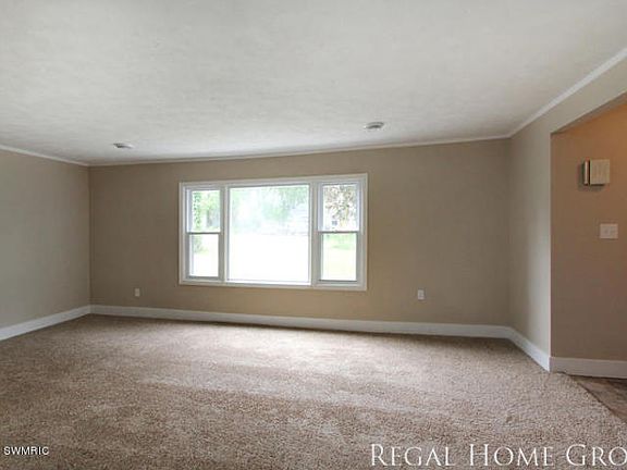 5th image of 11310 Tebeau Dr NE