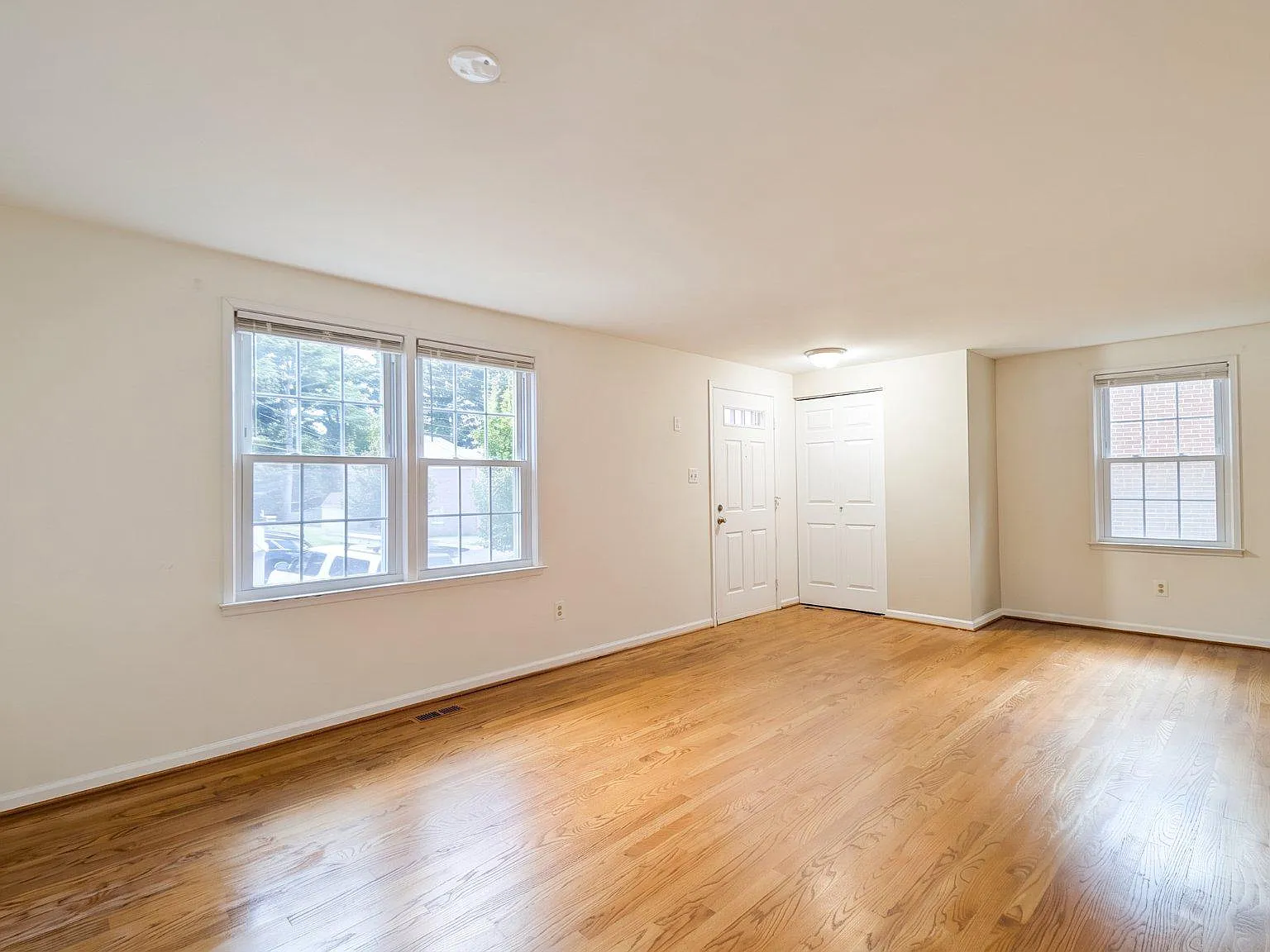 4 bed, 2.5 bath, 1452 sqft, $3,500 — Photo 3