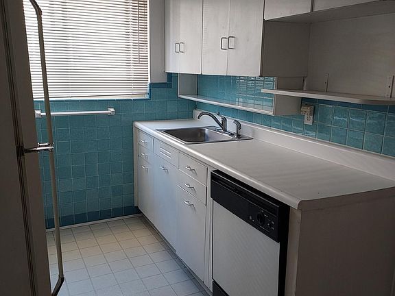 4th image of 4026 Paxton Ave #B