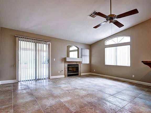 5th image of 935 Blue Arroyo Dr