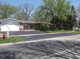 158 Saint Marys Pkwy, Buffalo Grove, IL 60089