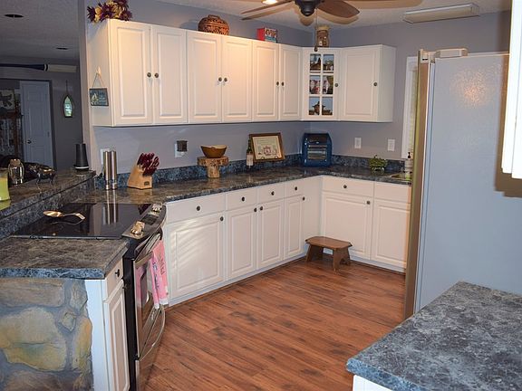 3rd image of 383 Fox Den Dr