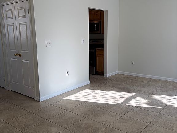 4th image of 664 Irvington Ave APT 15