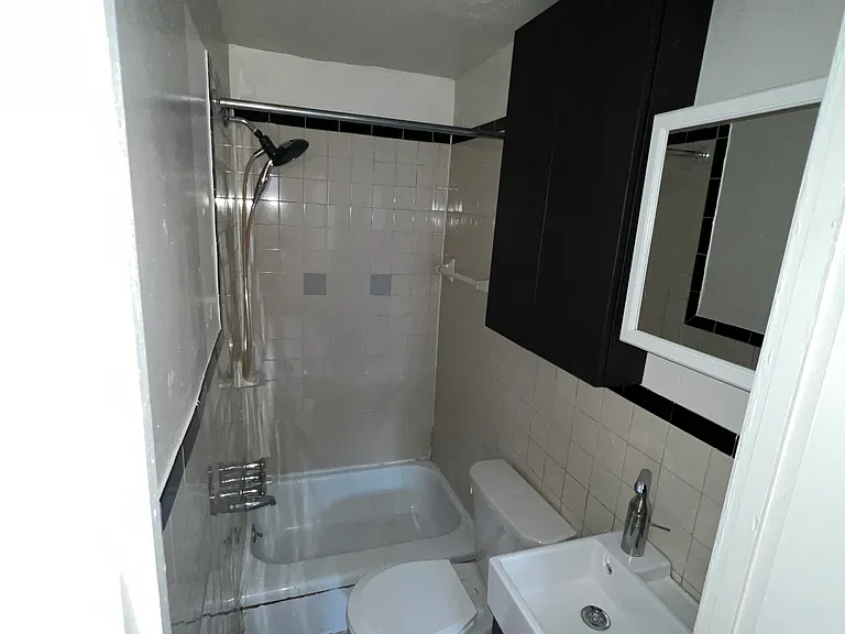 227 S 20th St #2F — Photo 4