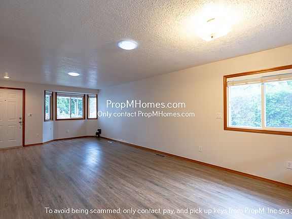4th image of 2627 SE Park Ave