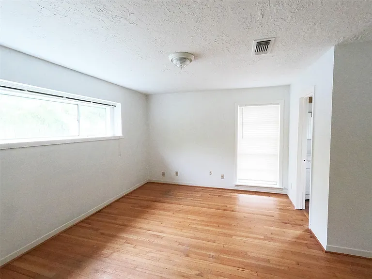 5231 Beechnut St — Photo 7