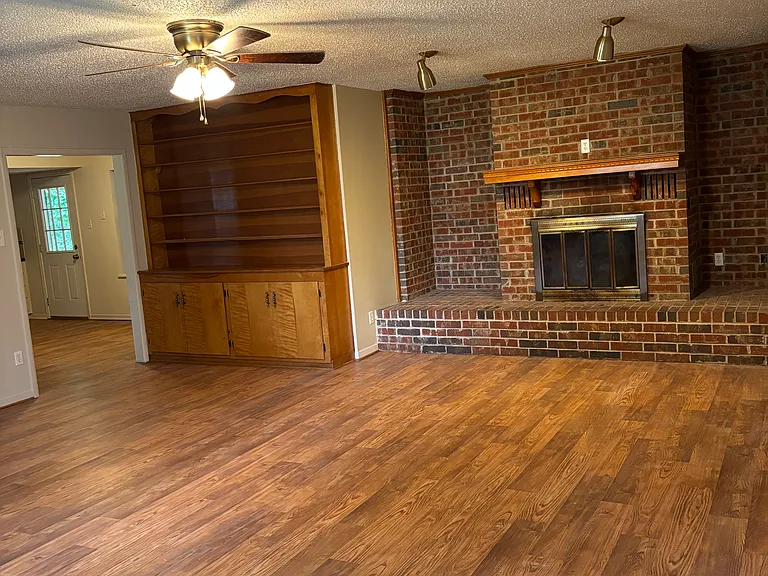 135 Longhorn Dr — Photo 4