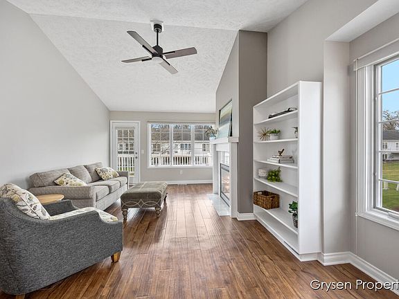 5th image of 268 Shoreside North Dr SE
