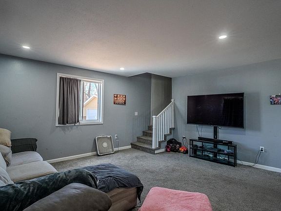5th image of 1013 9TH AVENUE
