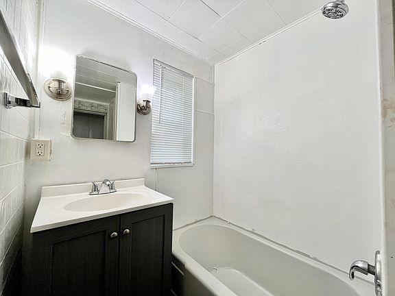 4th image of 2512 Maffett St