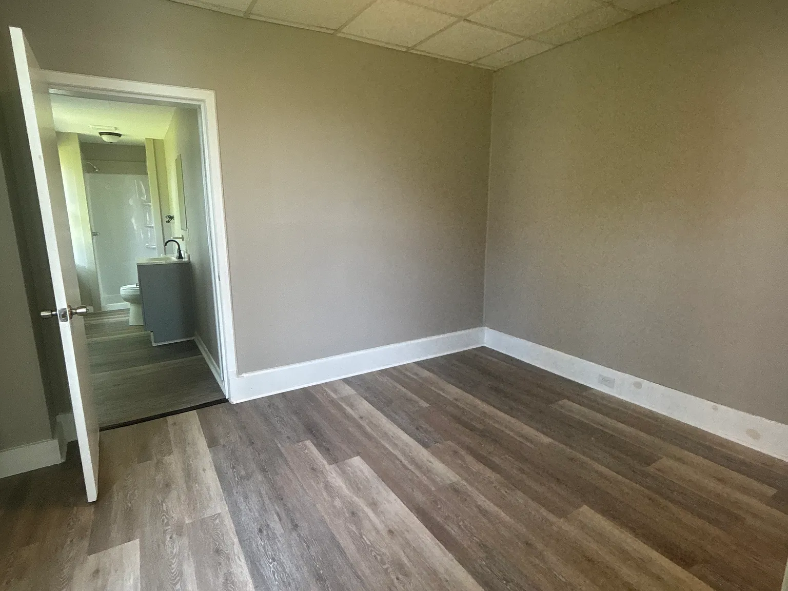 78 E York St — Photo 3