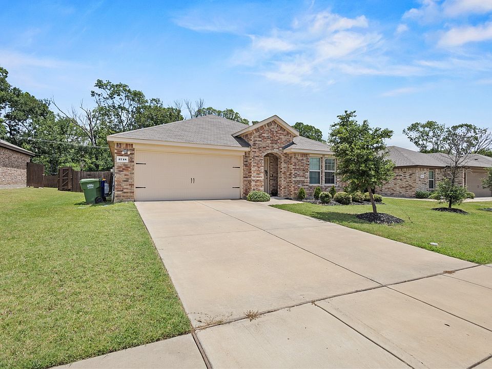 1st image of 2718 Saint Andrews Dr