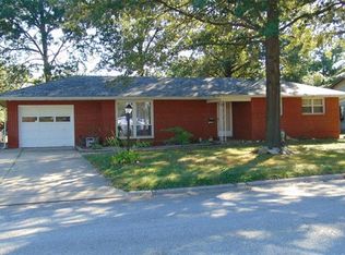 751 Purvis Dr, Wood River, IL 62095