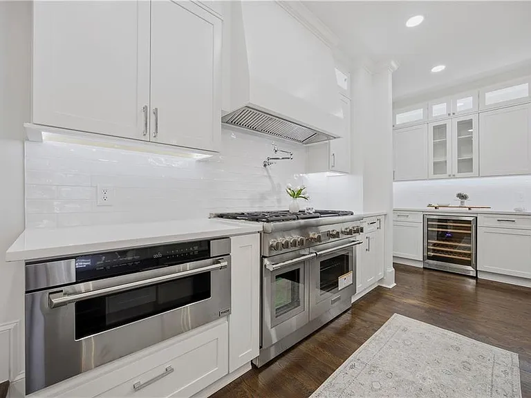 6410 Westchester Pl — Photo 3