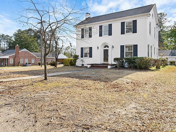 2nd image of 1905 Broughton St