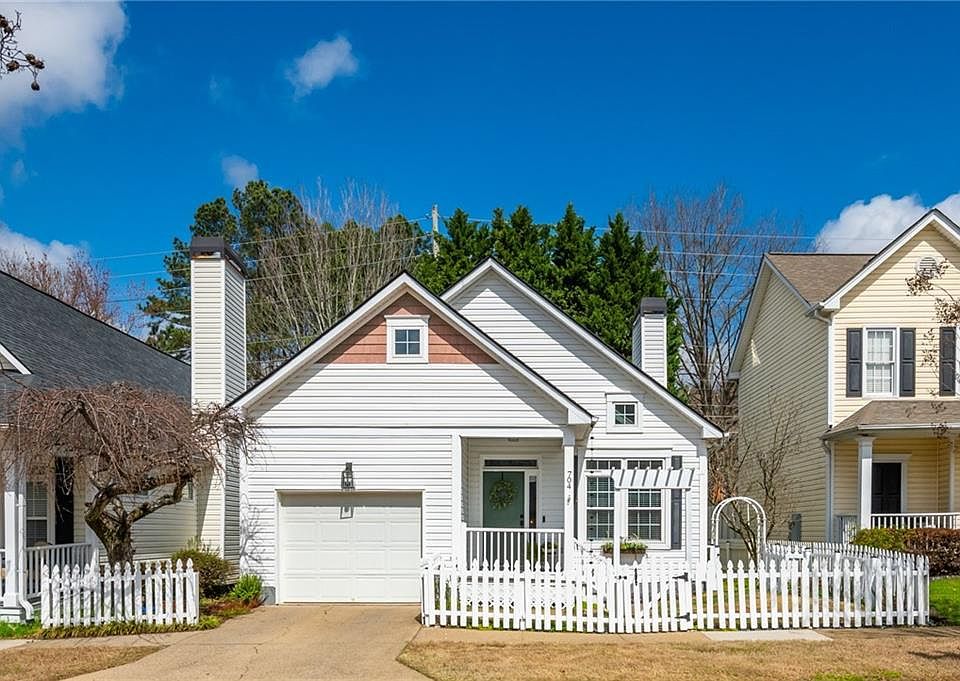 1st image of 704 Gardenside Cir SE