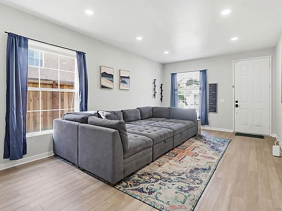 3rd image of 1082 Calle Del Amor