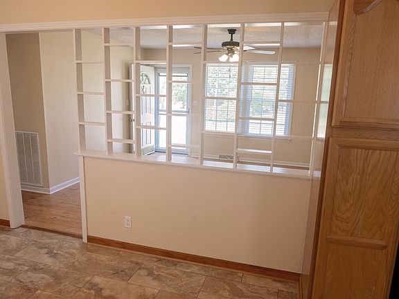 4th image of 2025 Sweetbriar Dr
