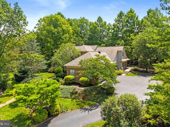 2138 Waterford Dr, Lancaster, PA 17601