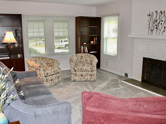 3rd image of 1201 Orchard Dr