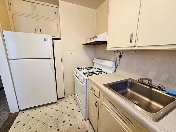 5th image of 22305 Manor Road #226
