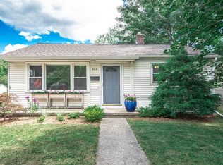 909 Barton Dr, Ann Arbor, MI 48105