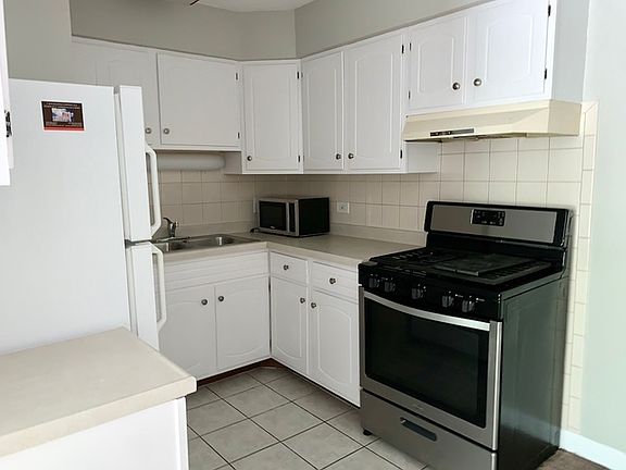 2nd image of 965 Westmoreland Dr #6