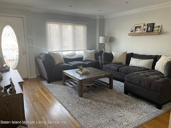3rd image of 292 Malvine Ave