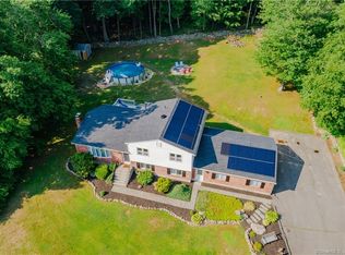 8 Brookwood Ct, Prospect, CT 06712